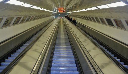 M2 escalator